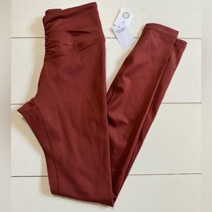 Gilly Hicks Recharge Leggings
